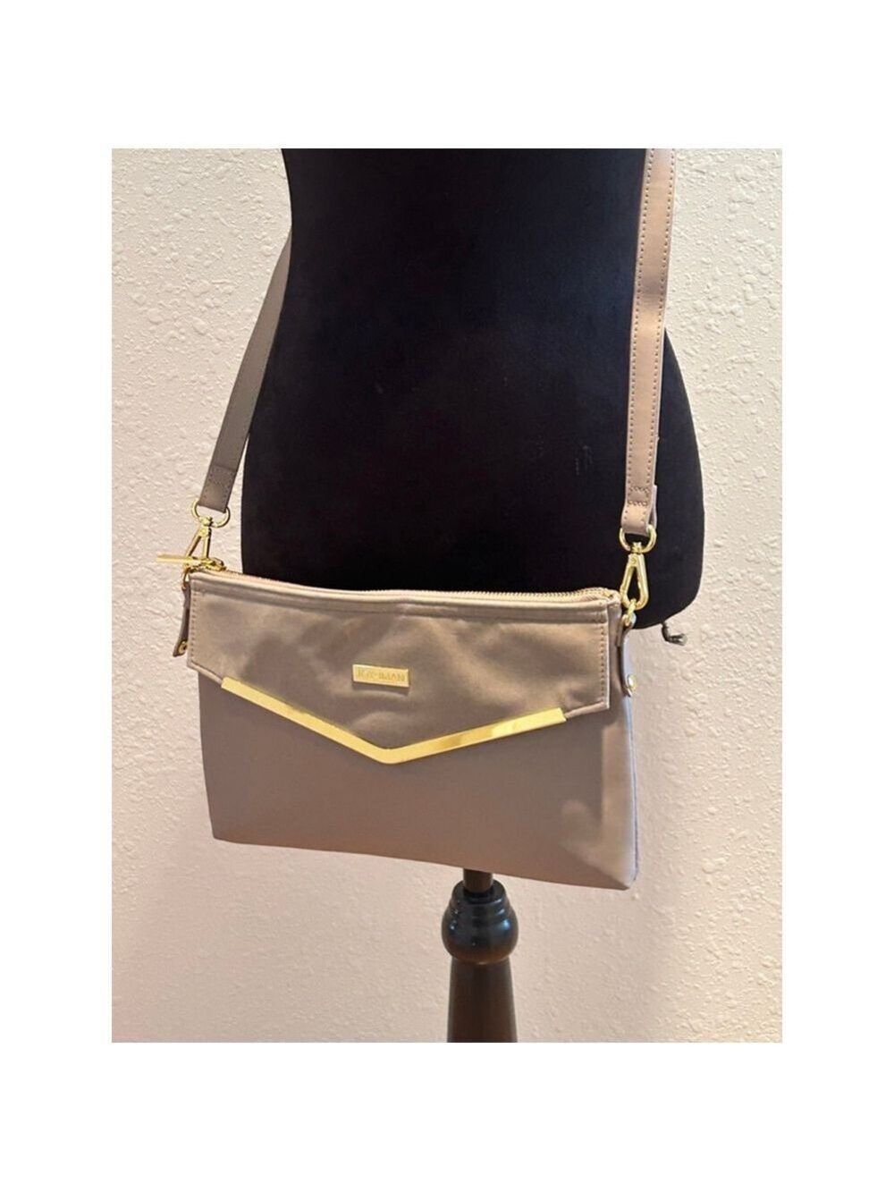 Women's JOY & IMAN Taupe Gold Crossbody Bag 12 x 8 x 1 - Picture 3 of 8